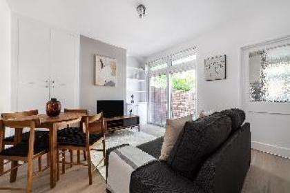 The Neasden Villas - image 2