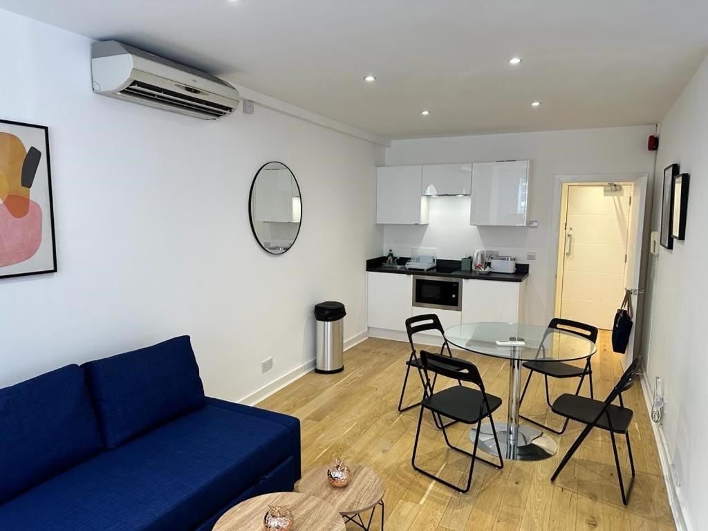 New 2A Soho Studios by Indigo Flats Sleeps 4 - main image