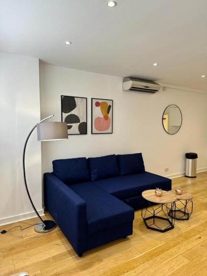 New 2A Soho Studios by Indigo Flats Sleeps 4 - image 10