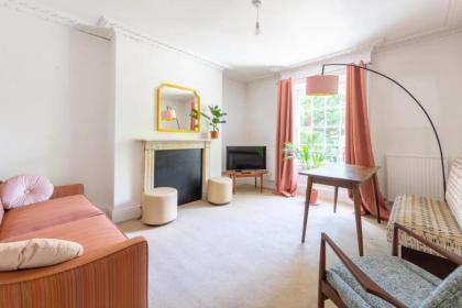 Charming & Central 2BD Flat - Islington - image 2