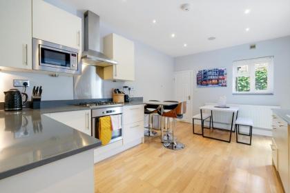 Luxury 3 Bedroom 2 bathroom House Fulham SW6 By 360Stays - image 12