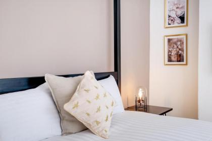 Luxury 3 Bedroom 2 bathroom House Fulham SW6 By 360Stays - image 16