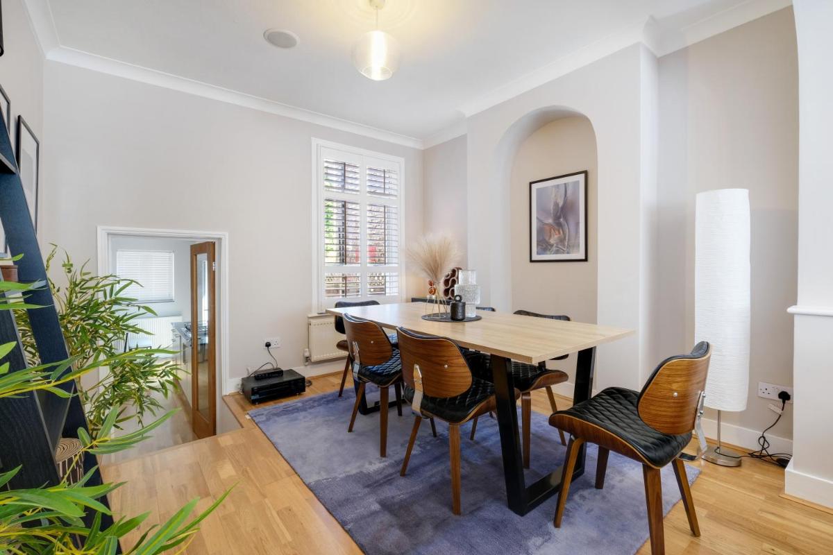 Luxury 3 Bedroom 2 bathroom House Fulham SW6 By 360Stays - image 6