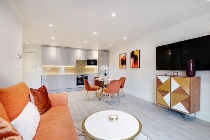 Marble Arch Suite 6-Hosted by Sweetstay - image 5