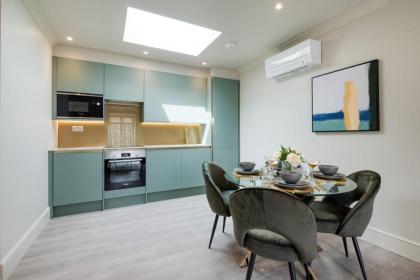 Marble Arch Suite 8-Hosted by Sweetstay - image 6