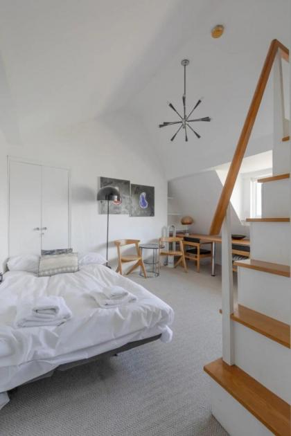 Compact & Light Studio Flat - Ladbroke Grove - image 6