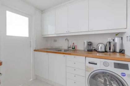 Compact & Light Studio Flat - Ladbroke Grove - image 9