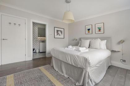 2 bedroom apartment in the heart of Knightsbridge - image 11