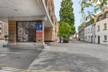 2 bedroom apartment in the heart of Knightsbridge - image 18