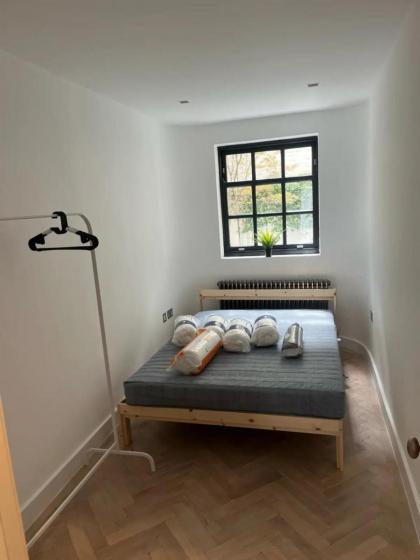 Sleek & Stylish 2BD Flat - Warren Street - image 5