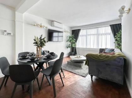 London's Charm Modern 2BR Marylebone's Best Spot - image 12