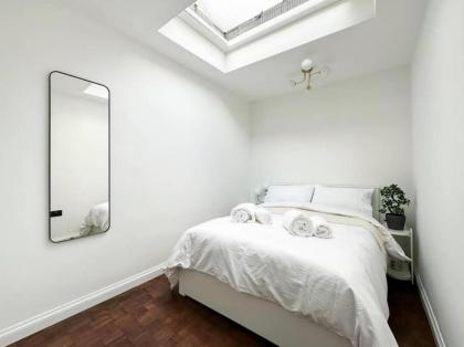 London's Charm Modern 2BR Marylebone's Best Spot - image 15