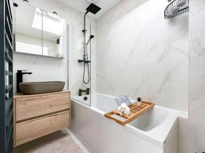 London's Charm Modern 2BR Marylebone's Best Spot - image 16