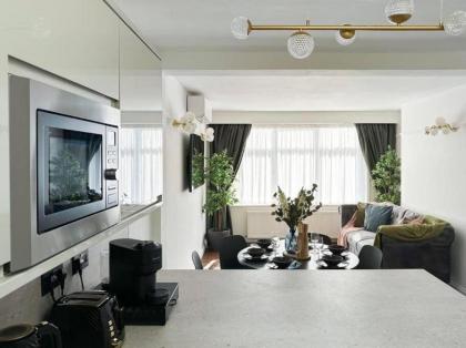 London's Charm Modern 2BR Marylebone's Best Spot - image 17