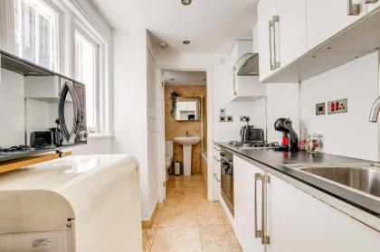 Luxury 1 Bed Apartment in East London - image 11