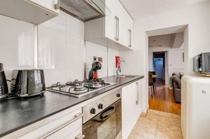 Luxury 1 Bed Apartment in East London - image 13