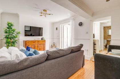 Luxury 1 Bed Apartment in East London - image 15