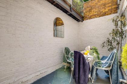 Luxury 1 Bed Apartment in East London - image 17