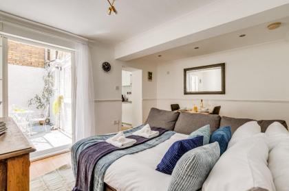 Luxury 1 Bed Apartment in East London - image 18