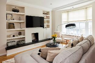 The South Kensington Wonder - Trendy 3BDR House with Garden - main image