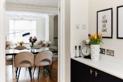 The South Kensington Wonder - Trendy 3BDR House with Garden - image 13