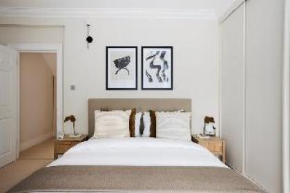 The South Kensington Wonder - Trendy 3BDR House with Garden - image 18