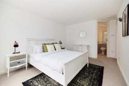 The London Nest - Trendy 3BDR House - image 15