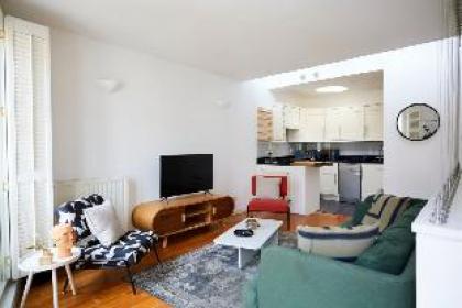 The London Nest - Trendy 3BDR House - image 3