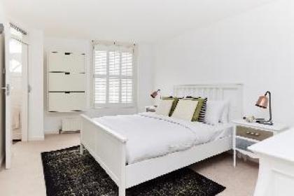 The London Nest - Trendy 3BDR House - image 9