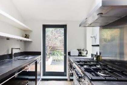 The Southwark Townhouse - Adorable 3BDR House with Garden - image 17