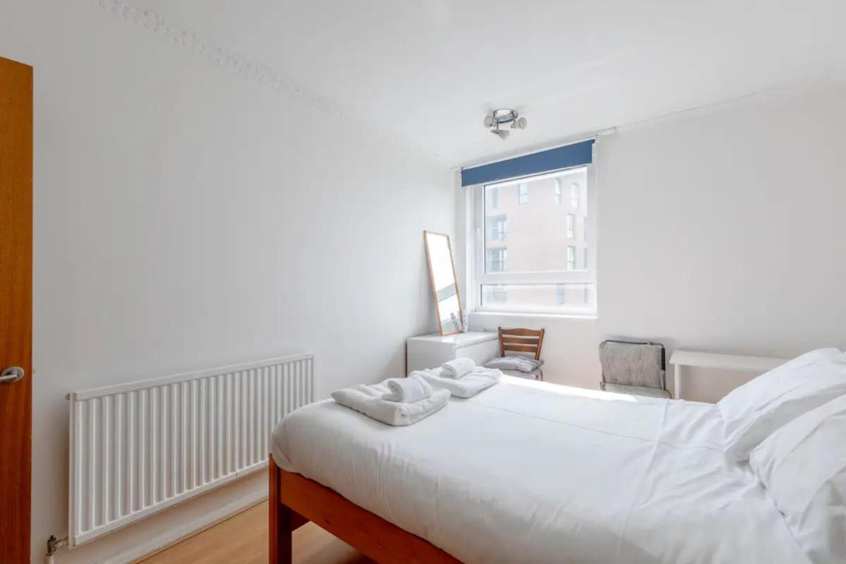 Central 2BD Flat with Balcony - Shoreditch - image 3