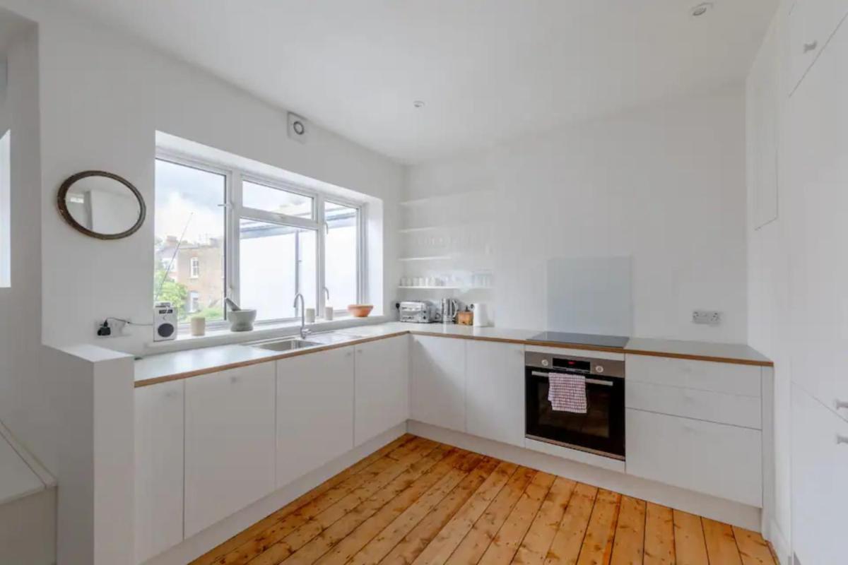 Bright 2BD Flat - 4 min walk to Hampstead Heath - main image