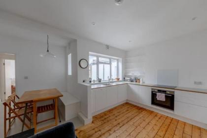 Bright 2BD Flat - 4 min walk to Hampstead Heath - image 19