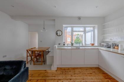 Bright 2BD Flat - 4 min walk to Hampstead Heath - image 20