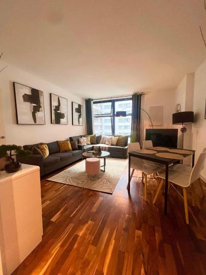 NEW Spacious One Bed Apartment Near Canary Wharf - image 12