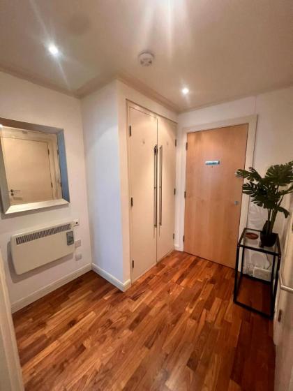 NEW Spacious One Bed Apartment Near Canary Wharf - image 15