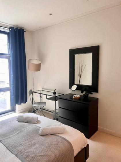 NEW Spacious One Bed Apartment Near Canary Wharf - image 16