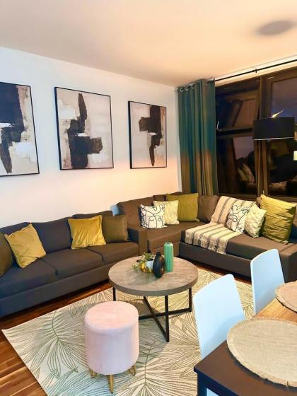 NEW Spacious One Bed Apartment Near Canary Wharf - image 2