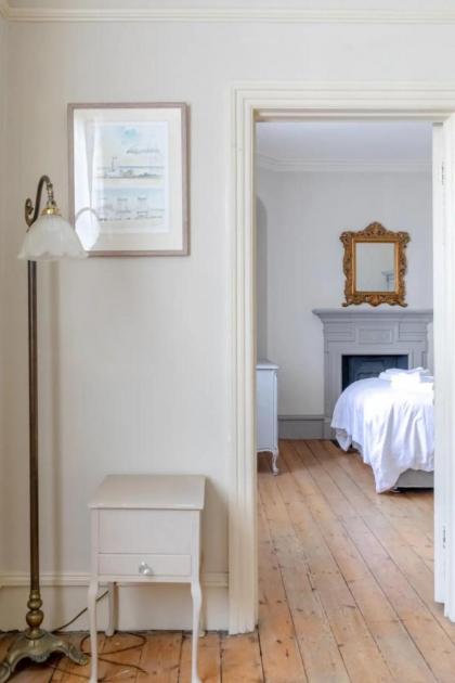 Timeless Victorian 1BD Flat - Fulham - image 10