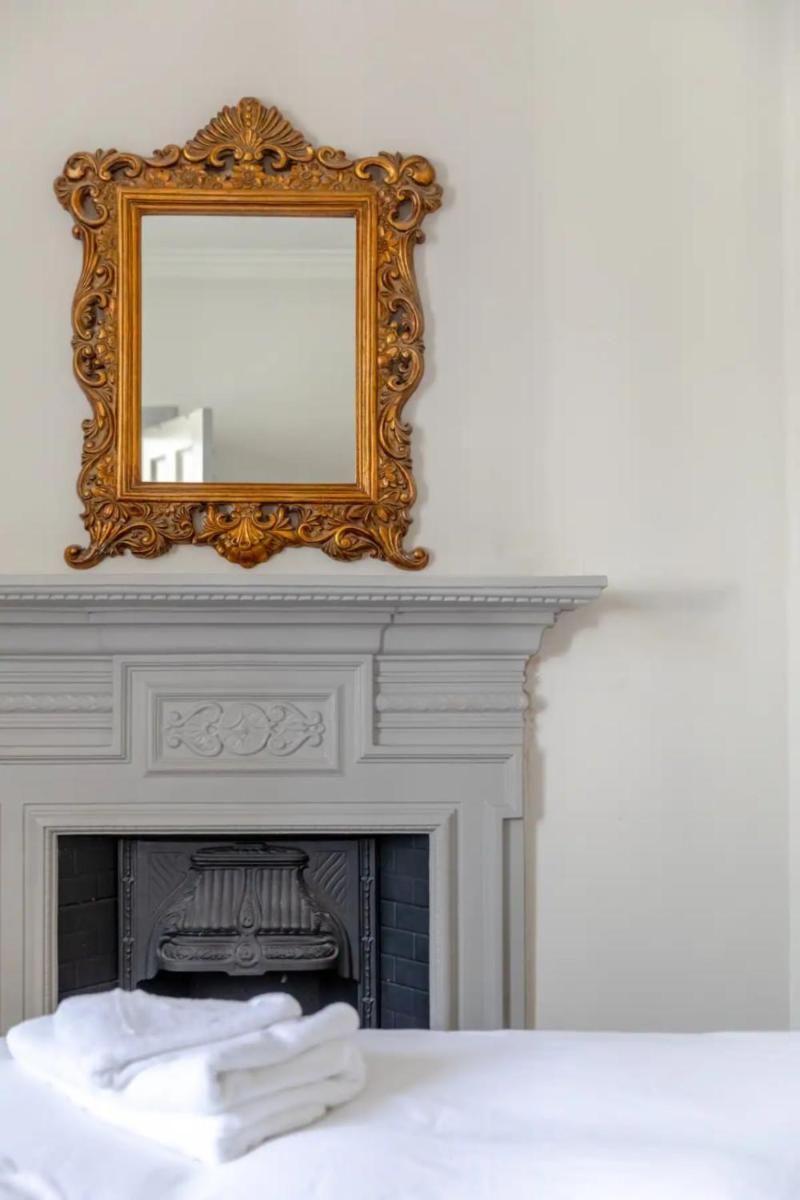 Timeless Victorian 1BD Flat - Fulham - image 4