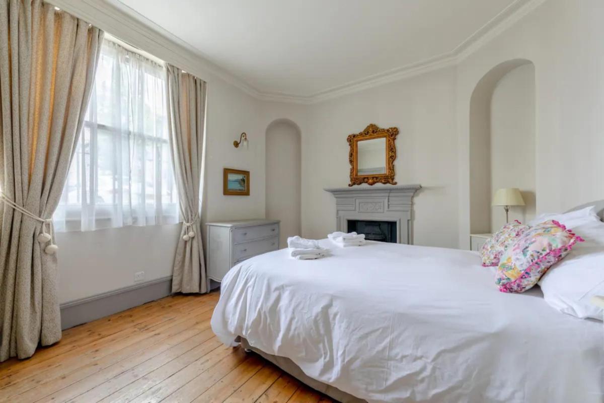 Timeless Victorian 1BD Flat - Fulham - image 7