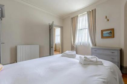 Timeless Victorian 1BD Flat - Fulham - image 8