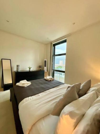 Entire 1 bed Apartment with private Balcony - image 10