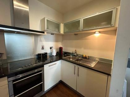 Entire 1 bed Apartment with private Balcony - image 17