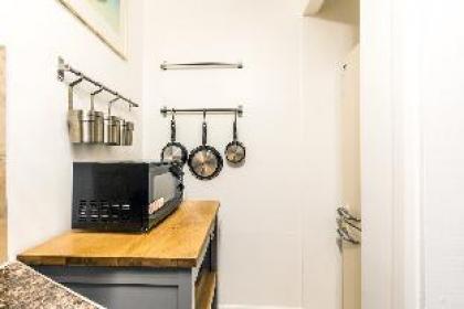 Fast Wifi | Pet-friendly | Sleeps 6 - image 10