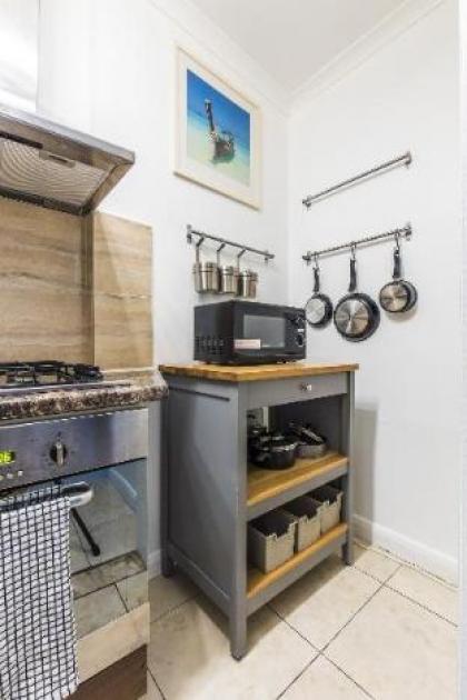 Fast Wifi | Pet-friendly | Sleeps 6 - image 12