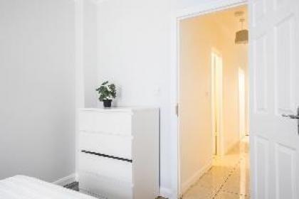 Fast Wifi | Pet-friendly | Sleeps 6 - image 8