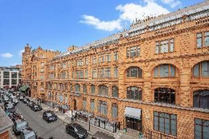 Impressive Flat across Harrods - image 8