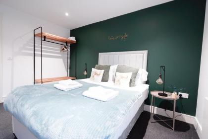 Stylish 2-Bed In Central Wembley Ideal For Families Leisure & Business - image 4