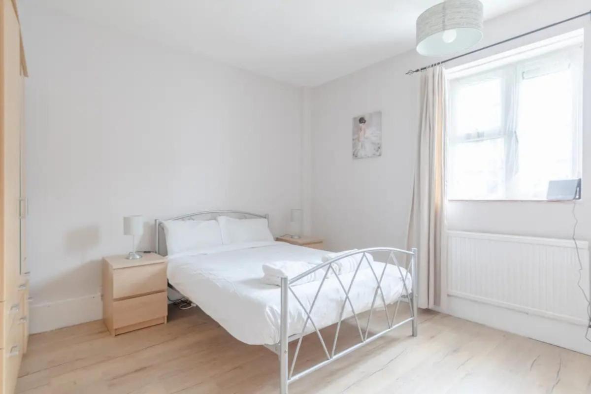 Central & Spacious 1BD - Camden Town - image 2